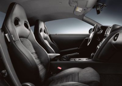 black-interior-GTR-2400x1350.jpg.ximg.l_8_m.smart